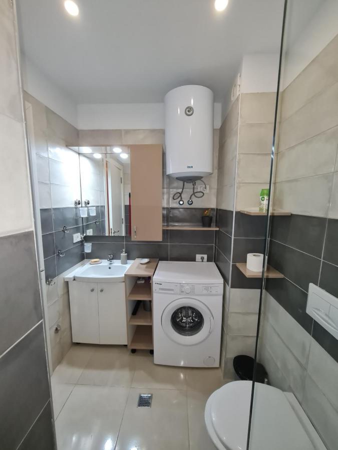 Sunny Apartment - Blloku Tirana, Near Lake Екстериор снимка