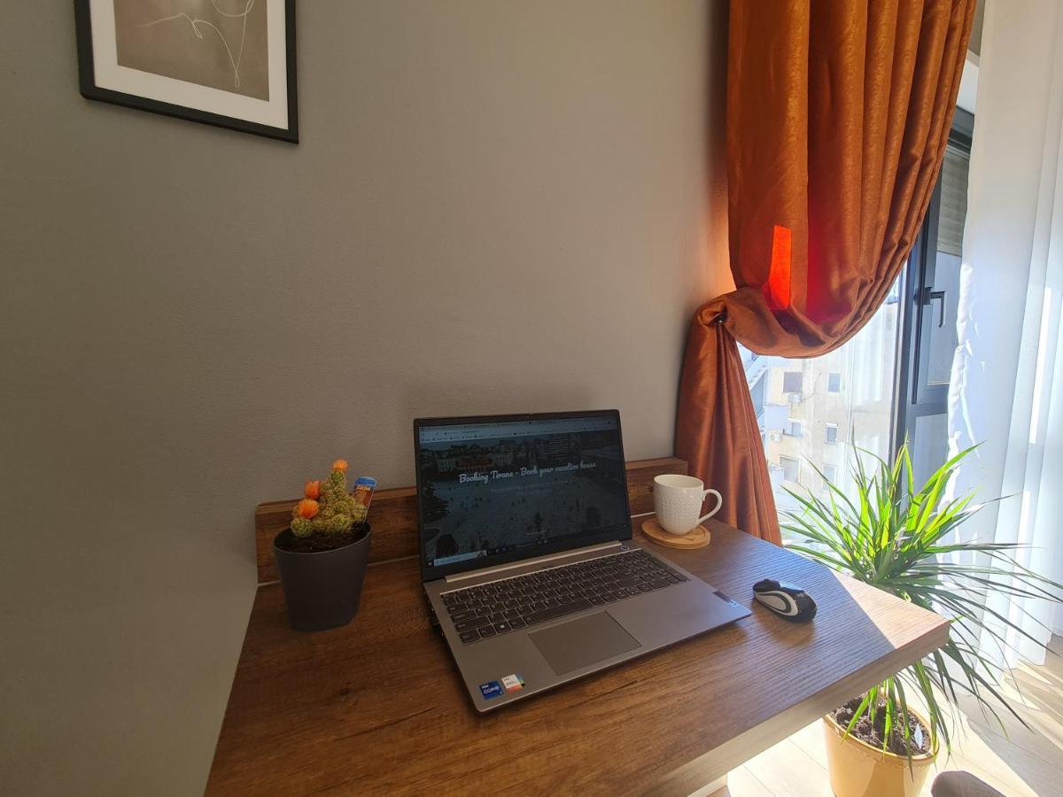 Sunny Apartment - Blloku Tirana, Near Lake Екстериор снимка
