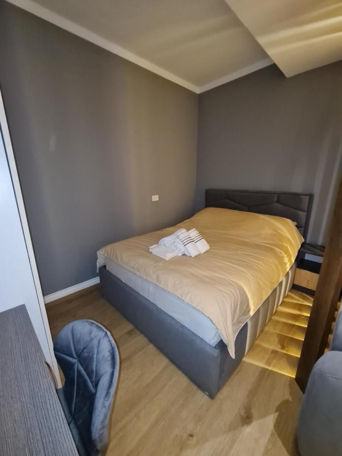 Sunny Apartment - Blloku Tirana, Near Lake Екстериор снимка
