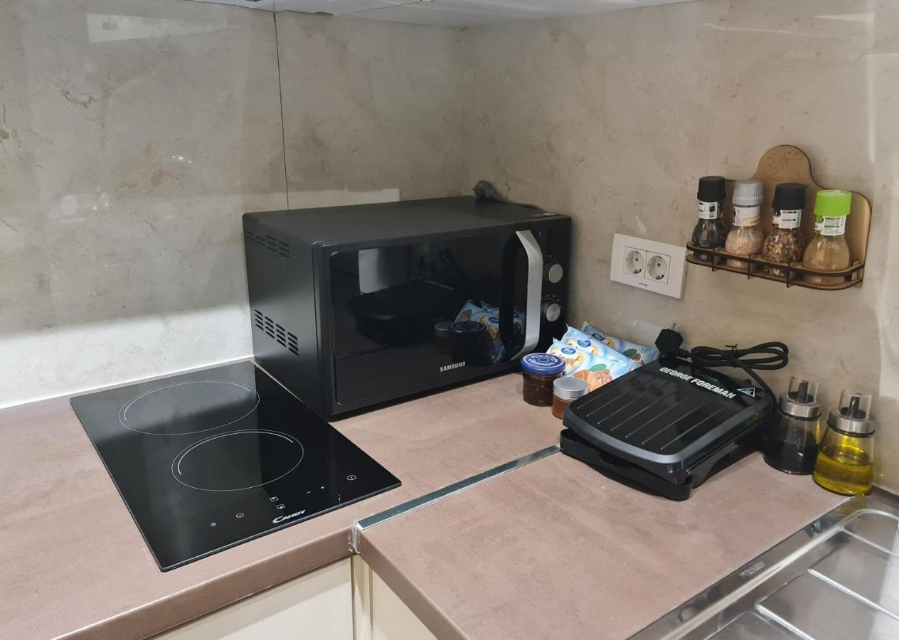 Sunny Apartment - Blloku Tirana, Near Lake Екстериор снимка
