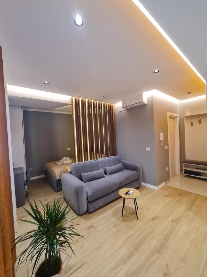 Sunny Apartment - Blloku Tirana, Near Lake Екстериор снимка