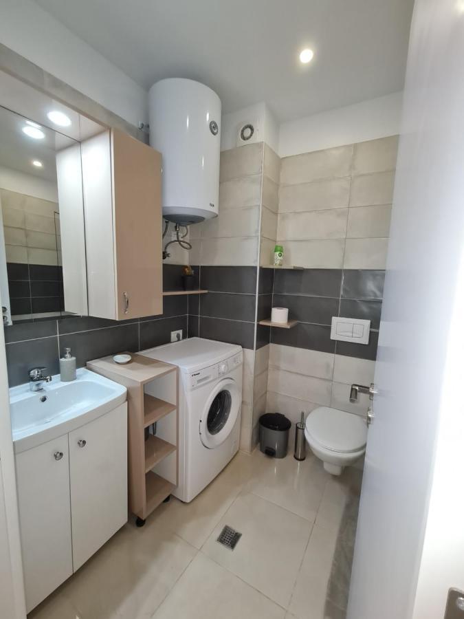 Sunny Apartment - Blloku Tirana, Near Lake Екстериор снимка