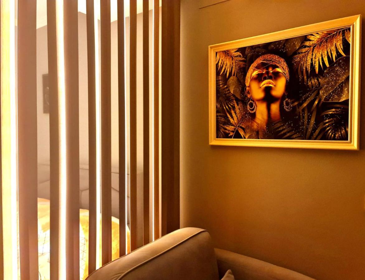 Sunny Apartment - Blloku Tirana, Near Lake Екстериор снимка